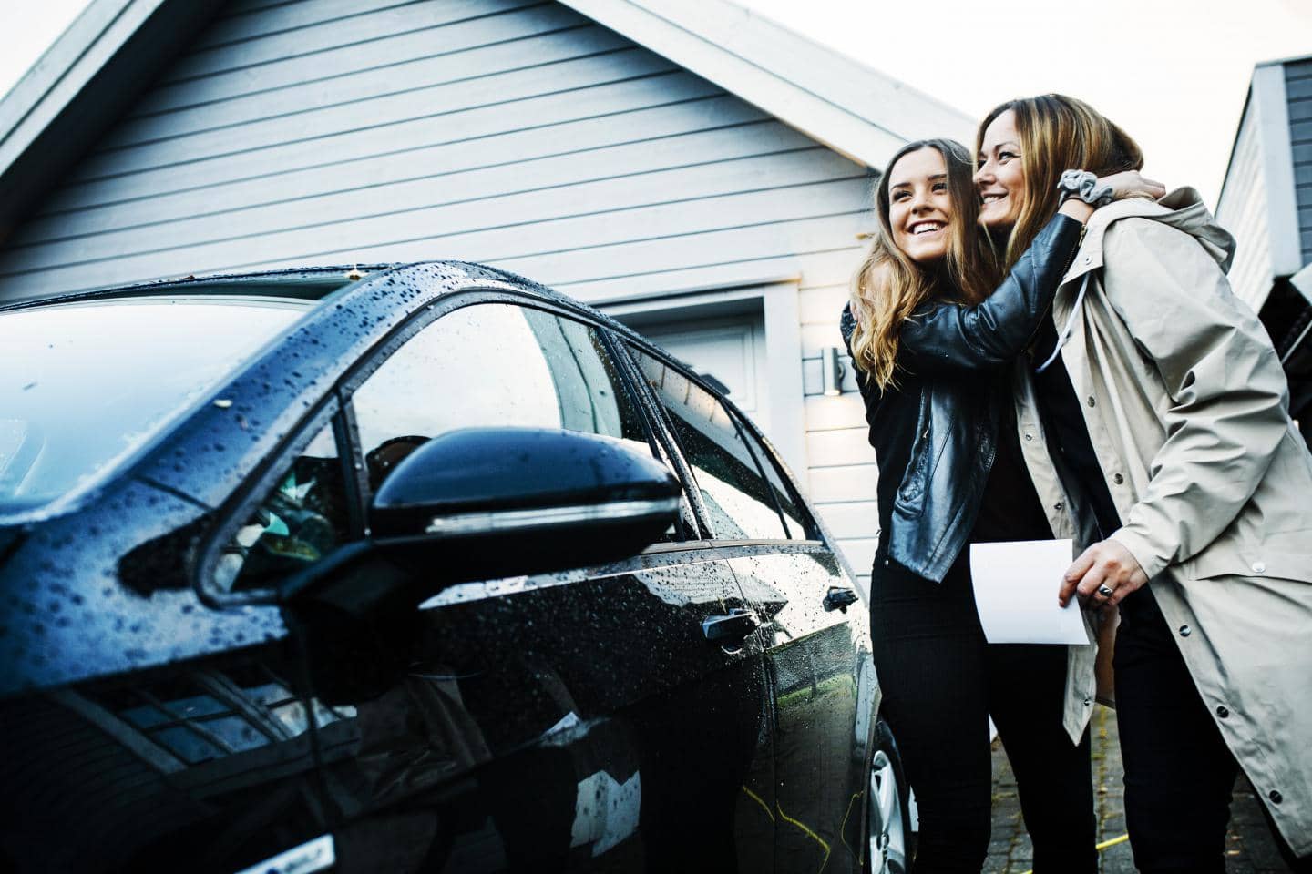 Tryg Drive - datter krammer mor i glæde